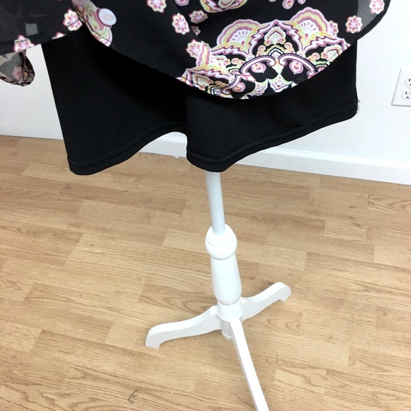 Floral Cape Over Black Tank size L - Picture 7 of 7